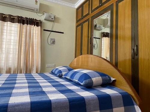 Family-sized Penthouse with 2 min walk to Reliance Mart & Hospital