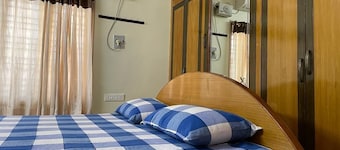 Family-sized Penthouse with 2 min walk to Reliance Mart & Hospital