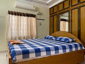 2 bedrooms, bed sheets - Family-sized Penthouse with 2 min walk to Reliance Mart & Hospital (Tirupati)