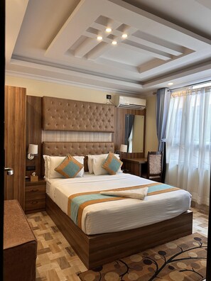 Deluxe Double Room | Premium bedding, minibar, desk, soundproofing - Grand Yak Boutique Hotel (Kathmandu)