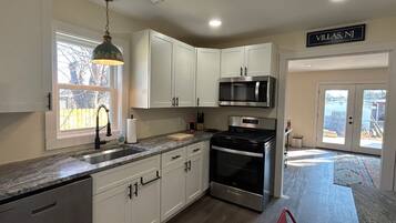 冰箱、微波炉、烤箱、炉灶