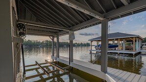 Marina - Luxe, lake-front open living for the whole family (Littleton)