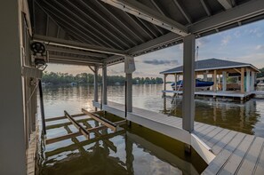 Marina - Luxe, lake-front open living for the whole family (Littleton)