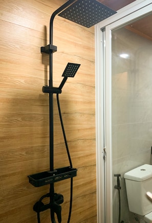 Dusche, Bidet, Toilettenpapier