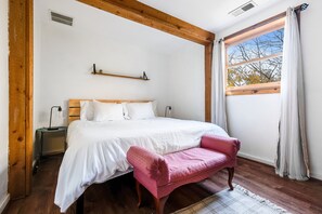 4 bedrooms, free WiFi, bed sheets