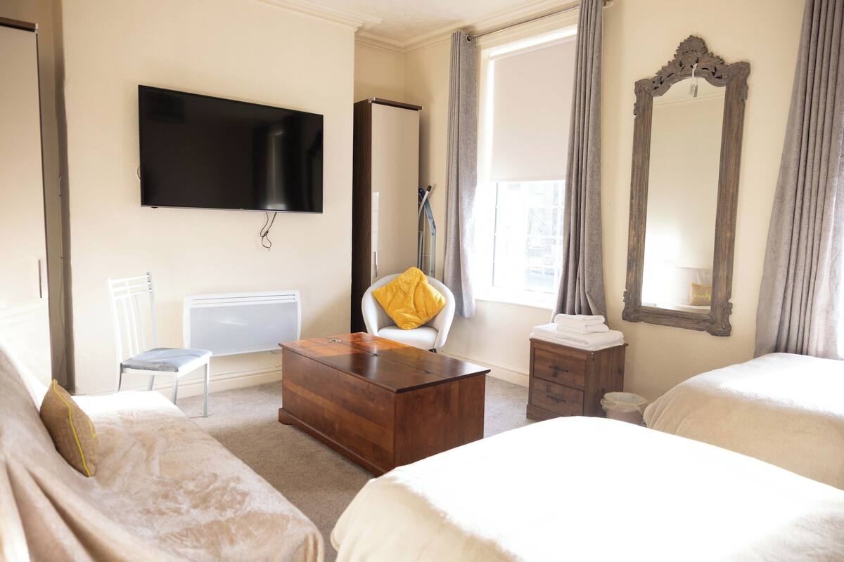 Double Room 4 | Tende oscuranti, insonorizzazione, ferro/asse da stiro, Wi-Fi gratuito