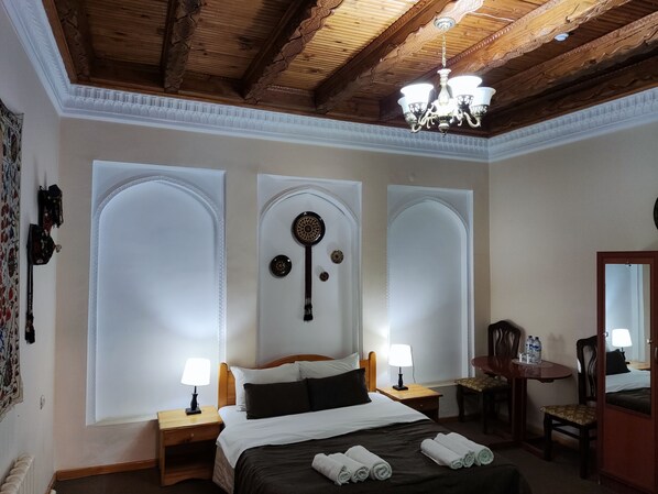 Design-Doppelzimmer | Hochwertige Bettwaren, Daunenbettdecken, Tempur-Pedic-Betten