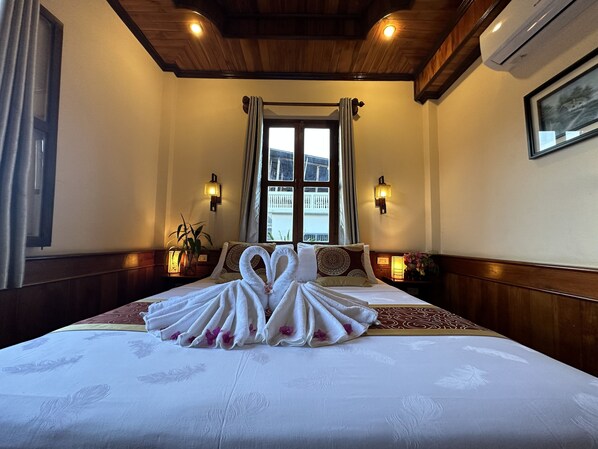 Egyptian cotton sheets, premium bedding, down comforters - Ammata Boutique Villa (Luang Prabang)