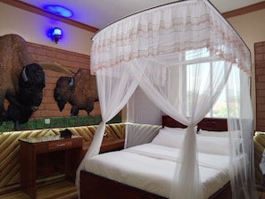 Habitación tradicional | Espacio para trabajar con laptop y wifi gratis
