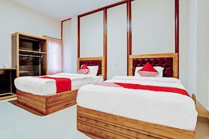 Desk, laptop workspace, free WiFi, bed sheets