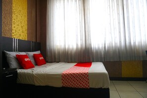 A hotel room with a bed, red and white pillows, a red and white bed runner, and a window with sheer curtains. - Capital O 3952 Hotel C 18 Cibaduyut (Bandung)