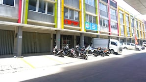 A multi-story building with a storefront on the ground floor. - Capital O 3952 Hotel C 18 Cibaduyut (Bandung)