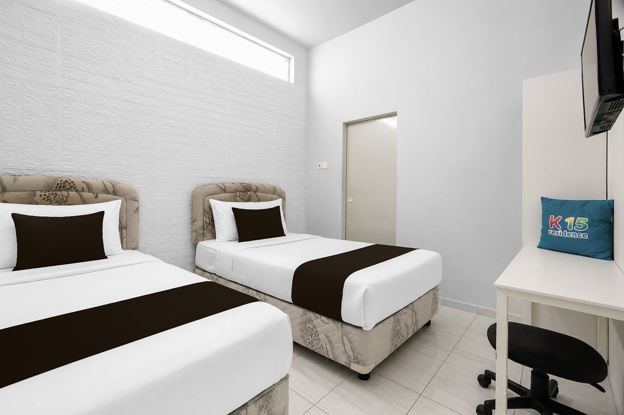 Standard Twin Room | Desk, WiFi (free), bed sheets