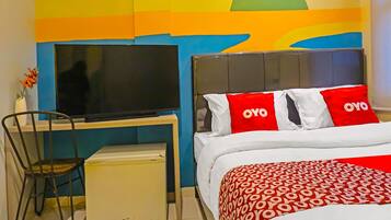 Escritorio, espacio para trabajar con laptop y wifi gratis