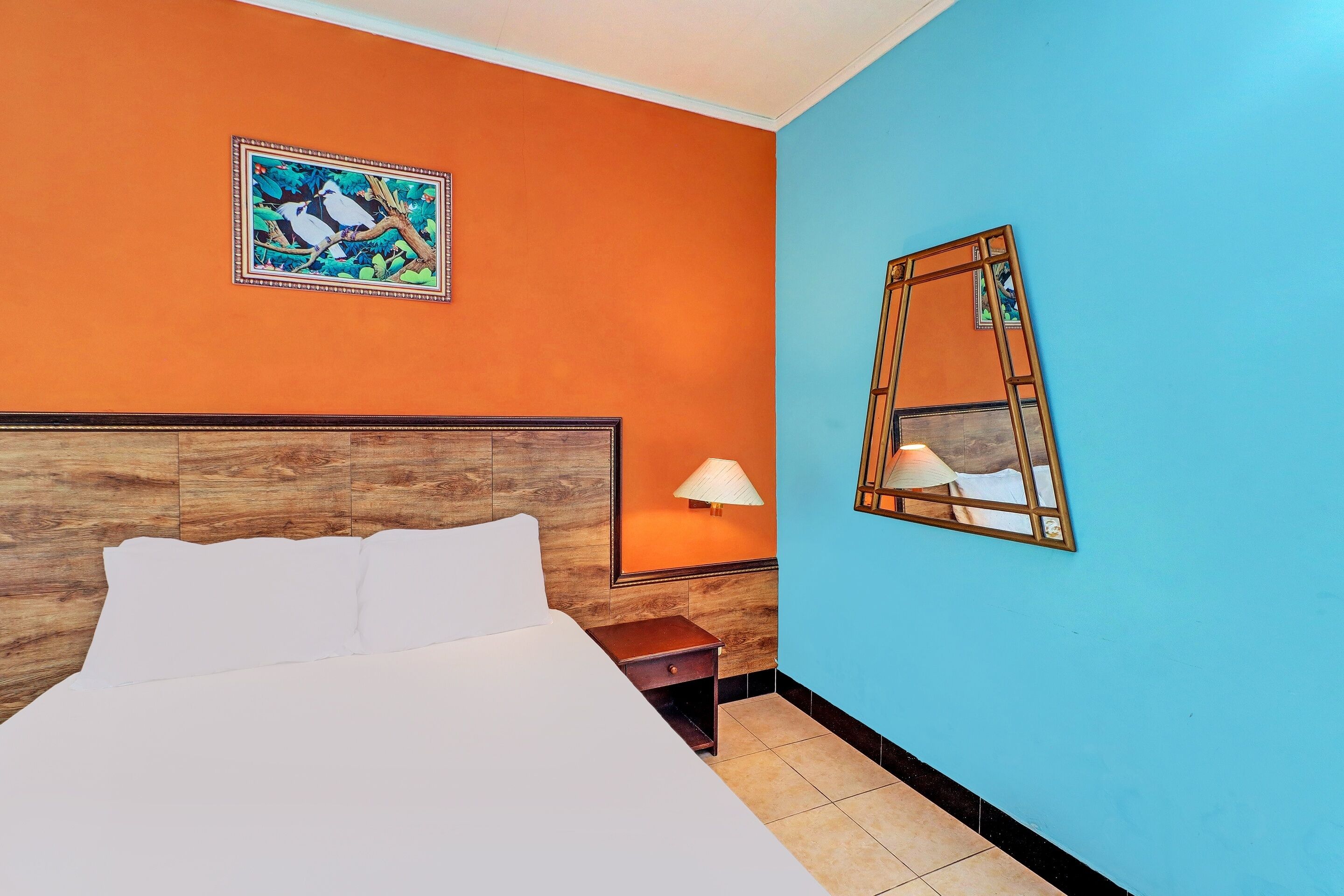 deluxe double room | laptop workspace, free wifi, bed sheets