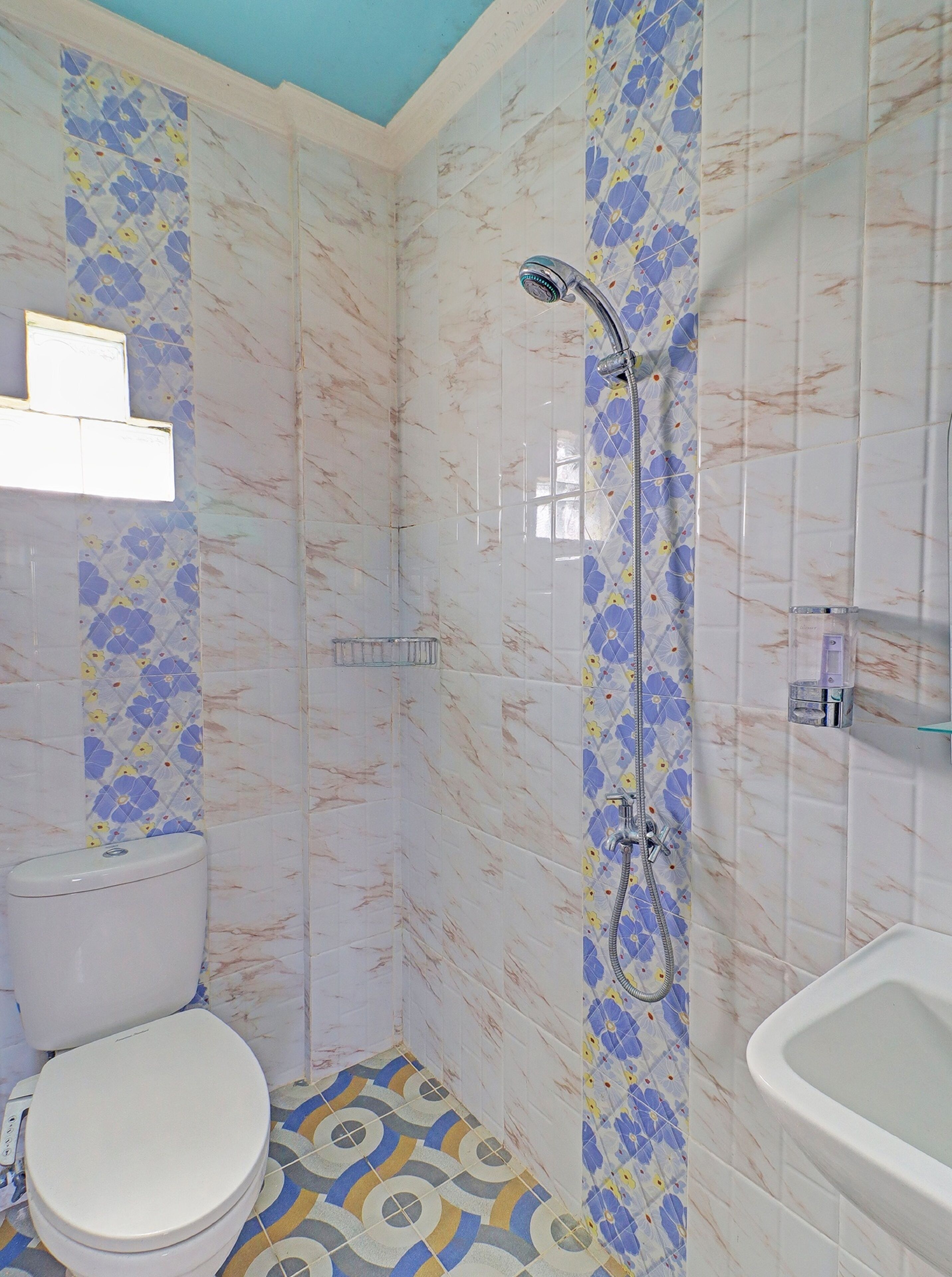 deluxe double room | bathroom | shower, bidet, toilet paper