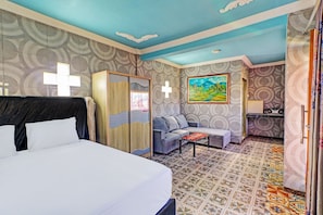 Laptop workspace, free WiFi, bed sheets