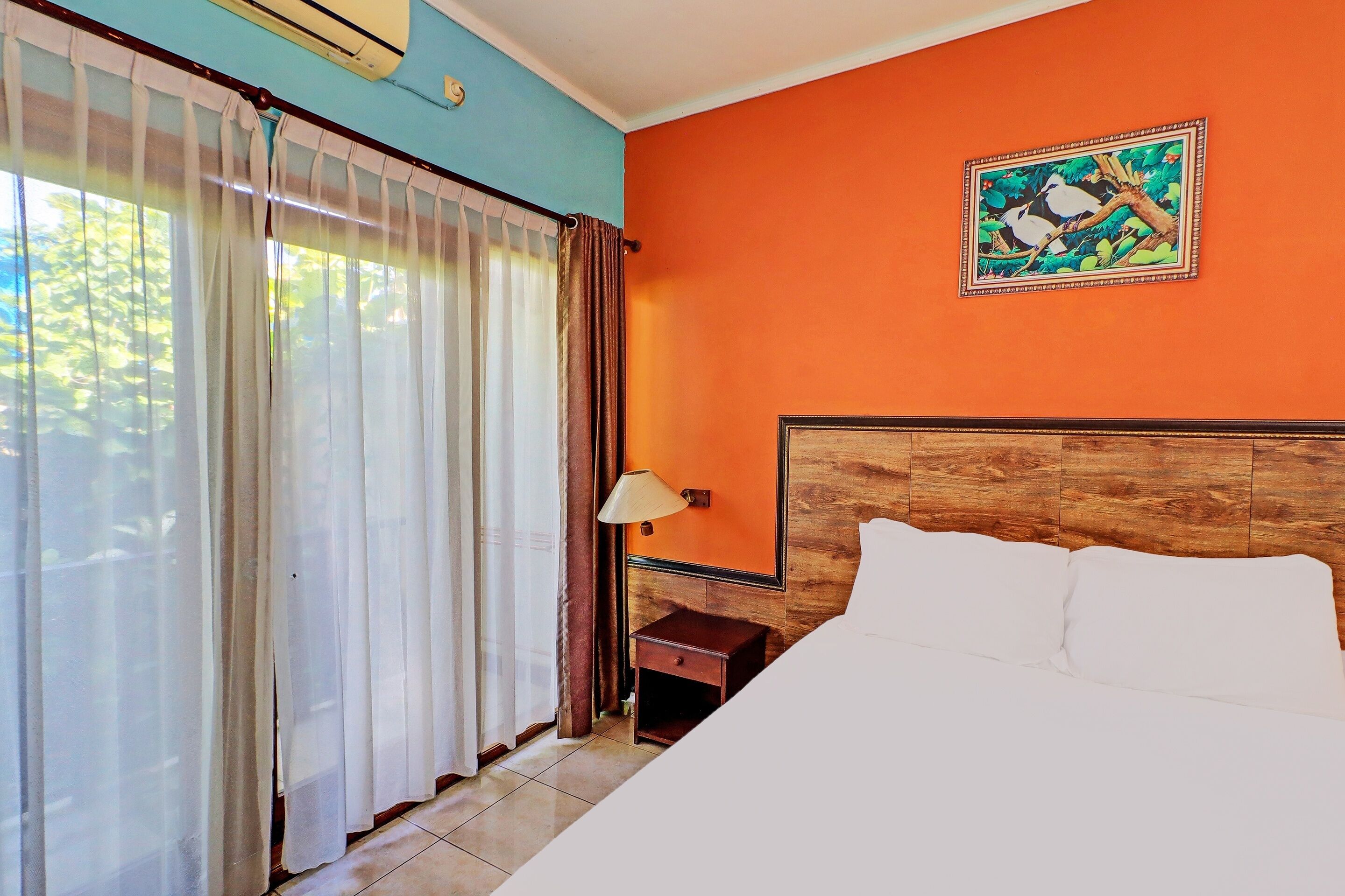 deluxe double room | laptop workspace, free wifi, bed sheets