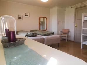 Free WiFi, bed sheets