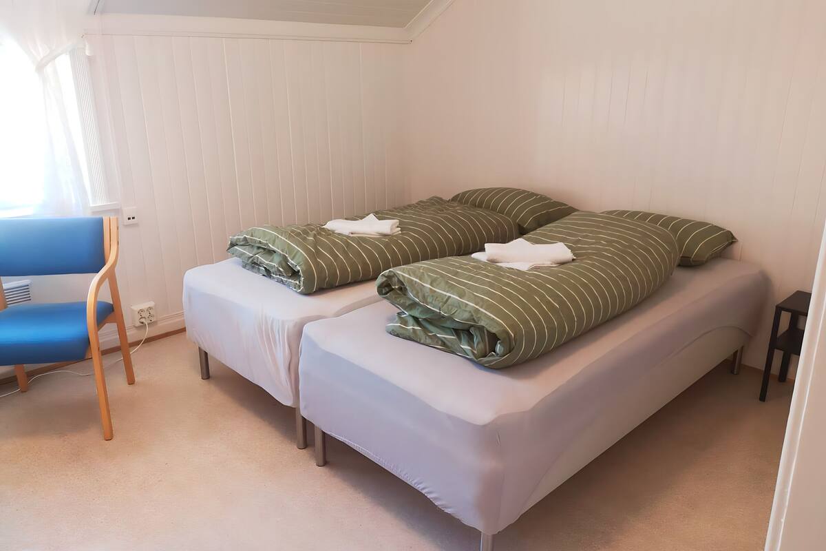 WiFi (free), bed sheets