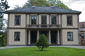 Front of property - Frogner Hovedgård (Skien)