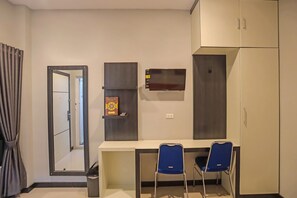 Habitació doble estàndard | 1 dormitori, escriptori i espai de treball apte per a portàtils