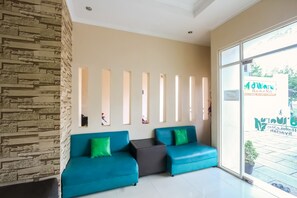 Lobby - OYO 90193 D'waru Homestay Syariah (Surakarta)