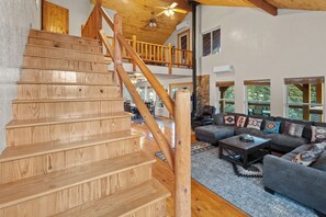 Smart TV, foosball - 20% Off December "Luxury Riverfront Cabin "Moe's Riverside Lodge" Pool Table-AC-Pet Friendly (Red River)