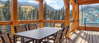 Luxury Riverfront Cabin "Moe's Riverside Lodge" Pool Table-WIFI-AC-Pet Friendly