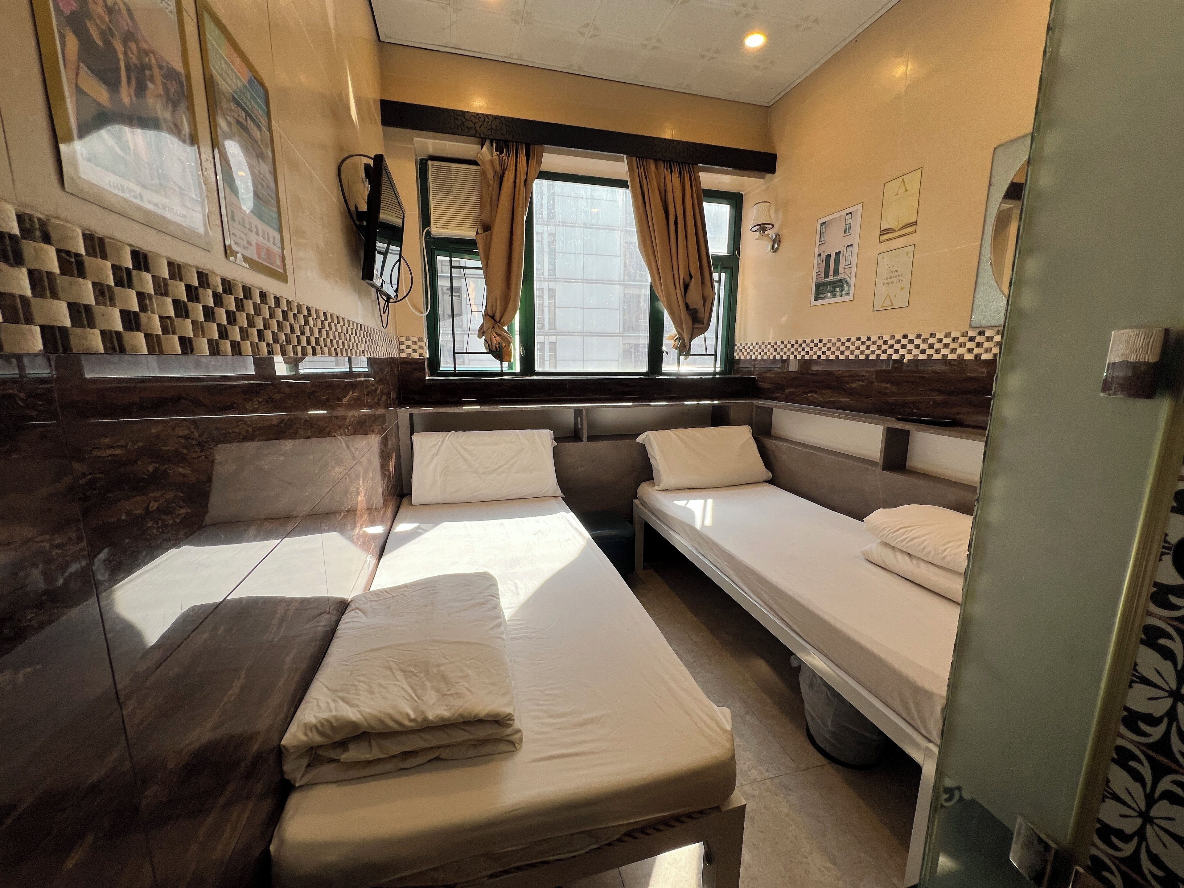 Free WiFi, bed sheets