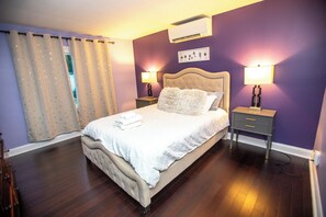 4 bedrooms, desk, iron/ironing board, travel crib - Home with Free Tesla Charger in Christiana (Newark)