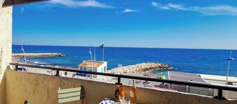 Joli Appartementclimatisé en Front de mer Avec Terrasse