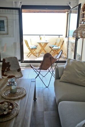 Smart-TV, bøker og PC-skjermer