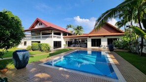 Pool - Luxury Retreat: Unwind in Style at our Exquisite Vacation Rental for big group (Tambon Rawai)
