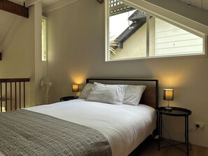 2 soverom og strykejern/-brett