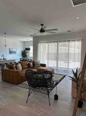 Living area - Desert Sky Havasu (Lake Havasu City)