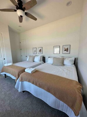 3 habitaciones, tabla de planchar con plancha y wifi gratis 