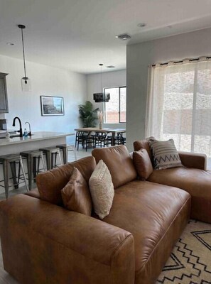 Living area - Desert Sky Havasu (Lake Havasu City)