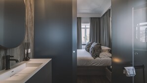 Panoramic Apartment, 2 Bedrooms, Balcony, Sea Facing | Bathroom - Quinta Torrinha (Funchal)
