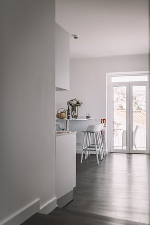 Apartamento luxo, 1 quarto, vista para o oceano | Área de estar