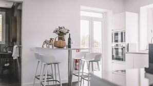 Deluxe Apartment, 1 Bedroom, Ocean View | Private kitchen - Quinta Torrinha (Funchal)