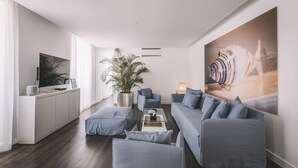 Deluxe Apartment, 1 Bedroom, Ocean View | Living area - Quinta Torrinha (Funchal)