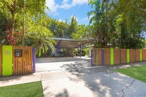 Front of property - ZENHOUSE NIGHTCLIFF - 6BR Tropical Oasis (Nightcliff)