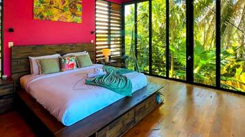 6 bedrooms, desk, laptop workspace, iron/ironing board
