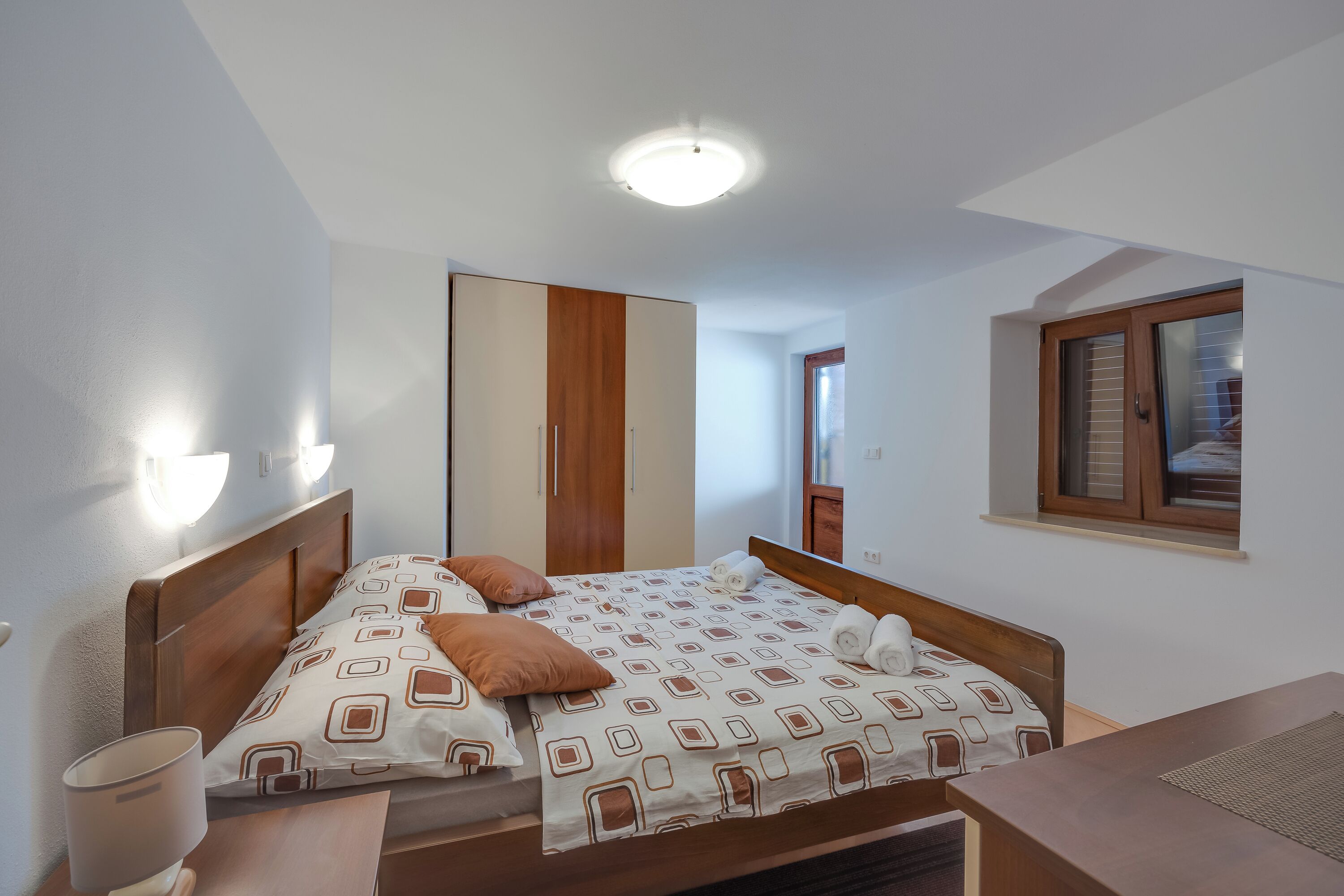 Casa familiar, varias habitaciones (Holiday Home Ema) | 2 habitaciones, tabla de planchar con plancha y wifi gratis 