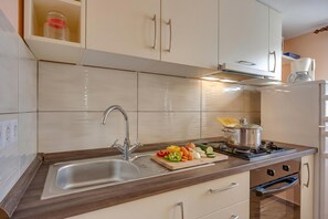 Family House, Multiple Bedrooms (Holiday Home Ema) | Private kitchen | Fridge, microwave, oven, stovetop - Holiday Home Ema (Tar-Vabriga)
