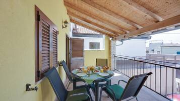 Family House, 2 Bedrooms, Microwave (Holiday Home Ema) | Rooftop terrace