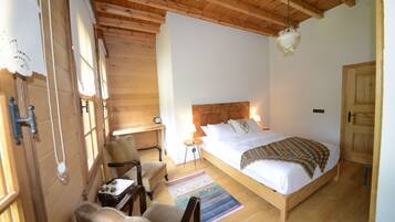 Quarto superluxo, 1 cama Queen | 4 quartos, individualmente decorados, individualmente mobiliados