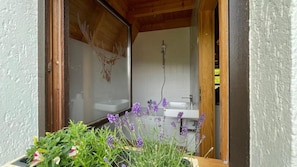 Shower, hair dryer, slippers, towels - Flügel's ReBi building (Rechenberg-Bienenmühle)