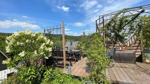 Outdoor dining - Flügel's ReBi building (Rechenberg-Bienenmühle)